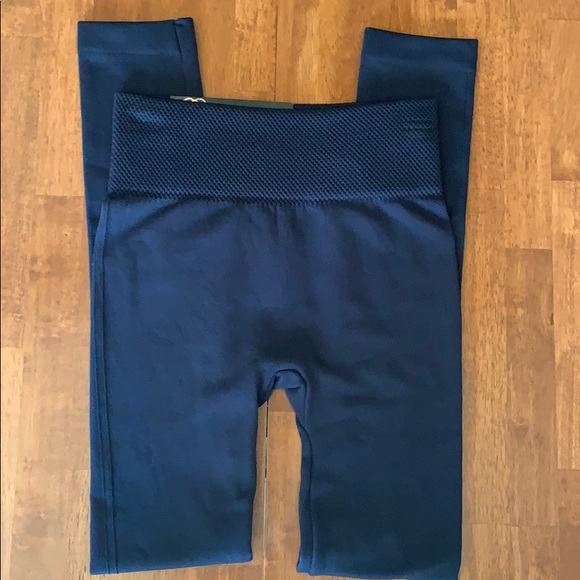 🇺🇸 3/$13 Must Bundle 3 🇺🇸 items for discount. - Picture 3 of 8